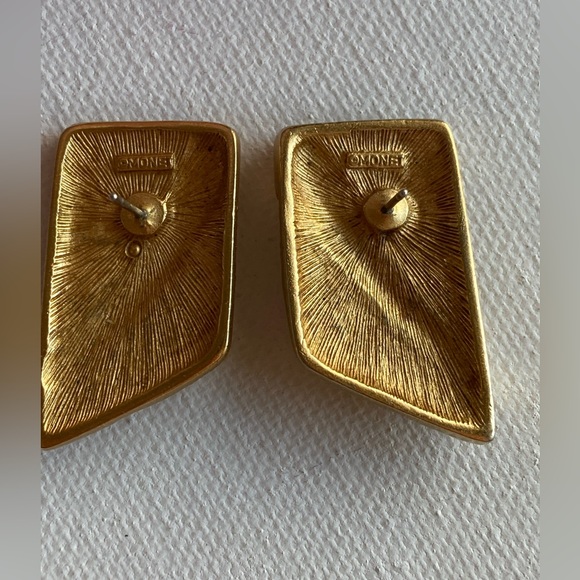 Vintage 80’s MONET Gold-tone Pierced Earrings - Picture 8 of 8